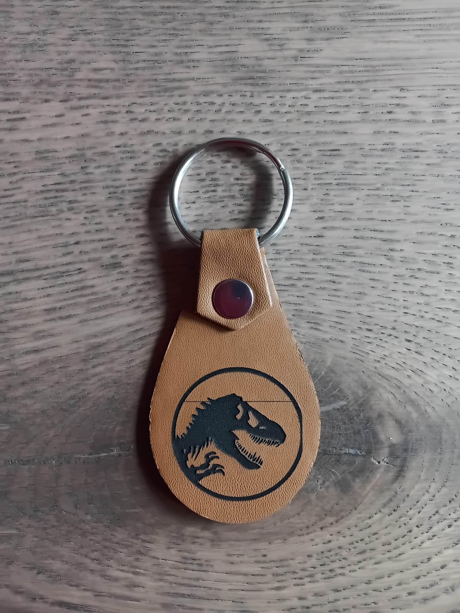 Voorbeeld sleutelhanger met dino ontwerp