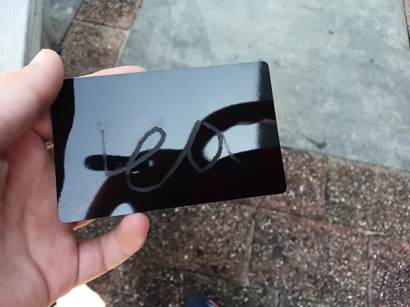 Gepersonaliseerd zwart kaartje met handtekening